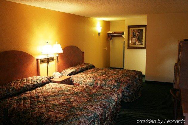 University Inn And Suites Tallahassee Room photo