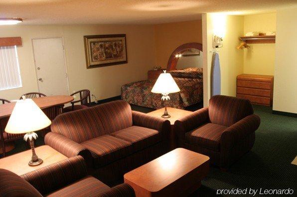 University Inn And Suites Tallahassee Room photo