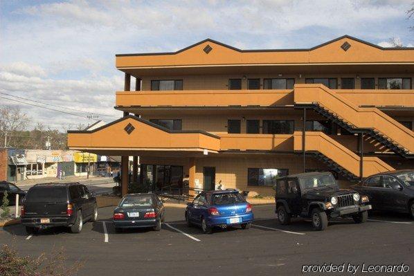 University Inn And Suites Tallahassee Exterior photo